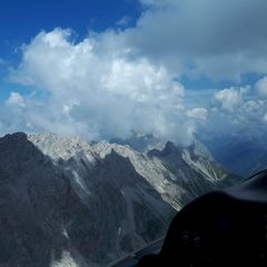 Flugwegposition um 12:15:59: Aufgenommen in der Nähe von Gemeinde Leutasch, Österreich in 2632 Meter